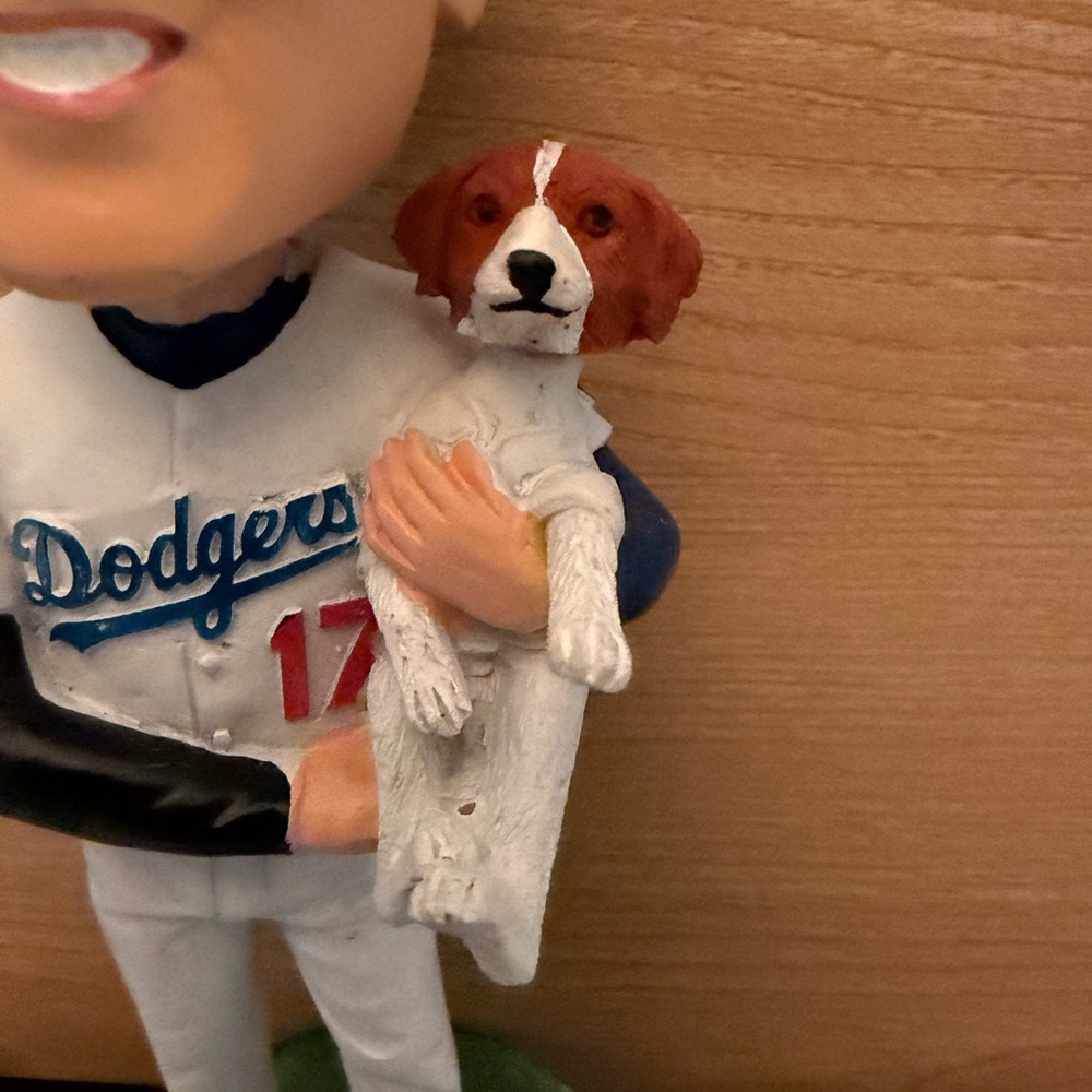 LA Dodger Otani and his dog, Decoy, Bobblehead - Picture 4 of 8